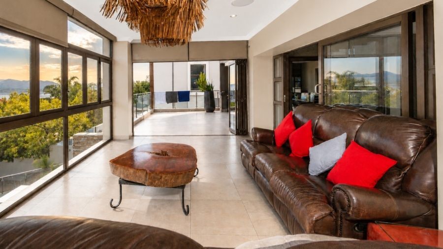 8 Bedroom Property for Sale in Birdwood Estate North West